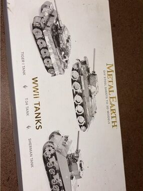 Metal Earth WWII Tanks 3D Metal Model Kit - Silver
